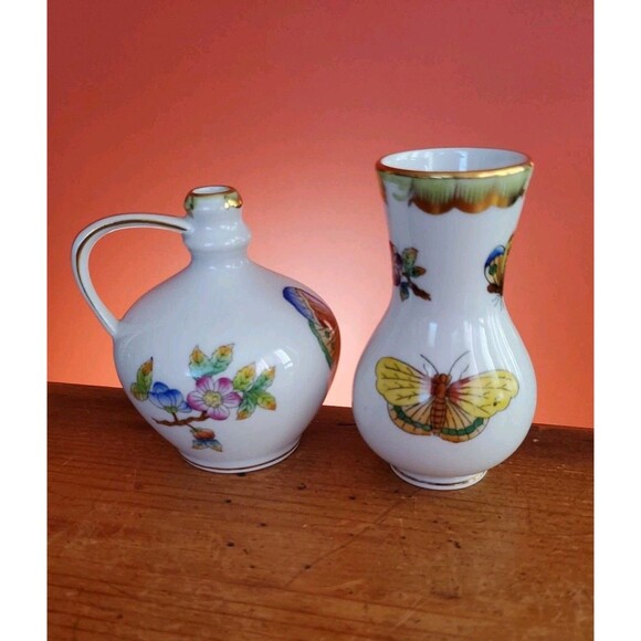 Vtg 2 Herend Hungary Porcelain Queen Victoria Mini Vases Butterflies And Flowers - Picture 4 of 11